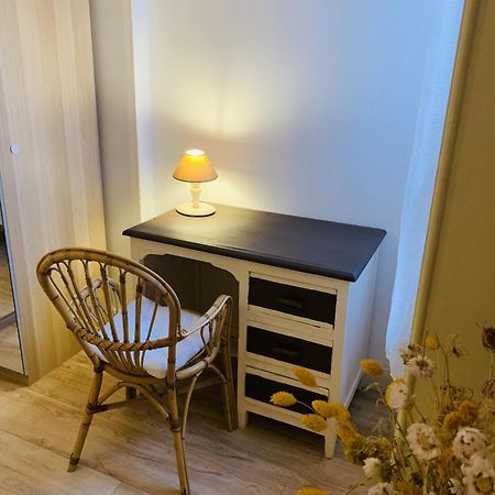 Gite: A La Courbe Du Fleuve Godinne 外观 照片